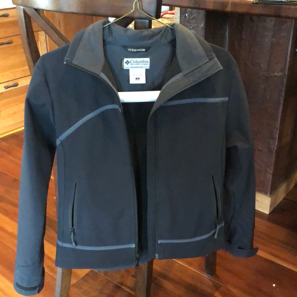 Columbia shell jacket size small